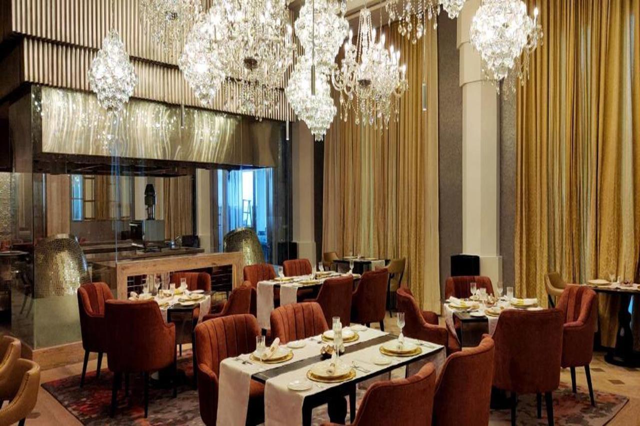The Leela Gandhinagar Hotel Buitenkant foto