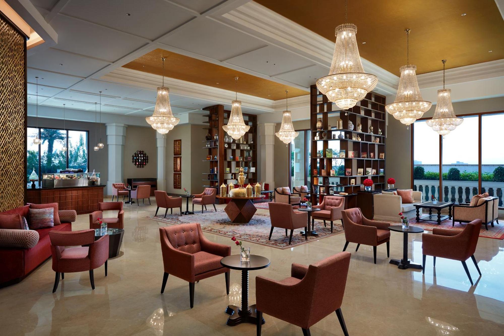 The Leela Gandhinagar Hotel Buitenkant foto