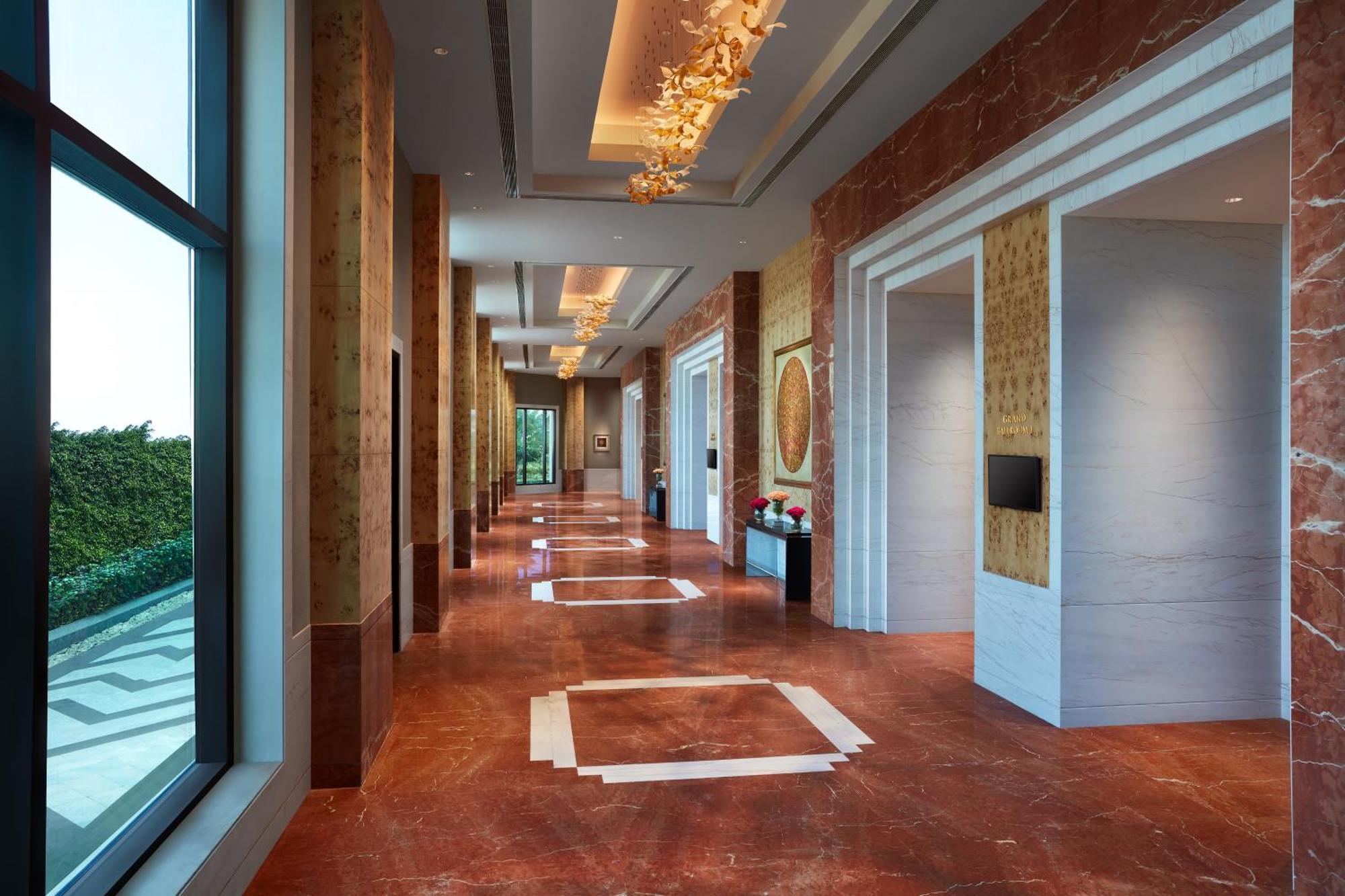 The Leela Gandhinagar Hotel Buitenkant foto