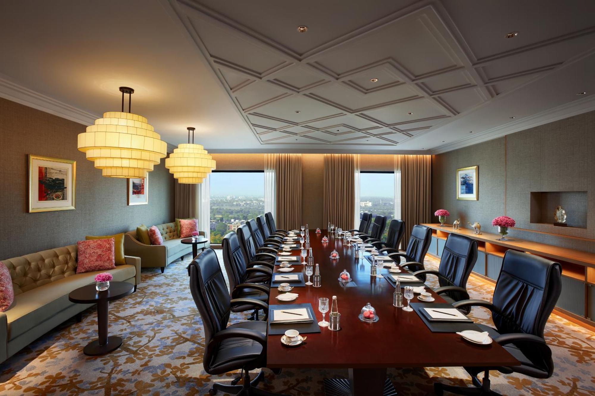 The Leela Gandhinagar Hotel Buitenkant foto
