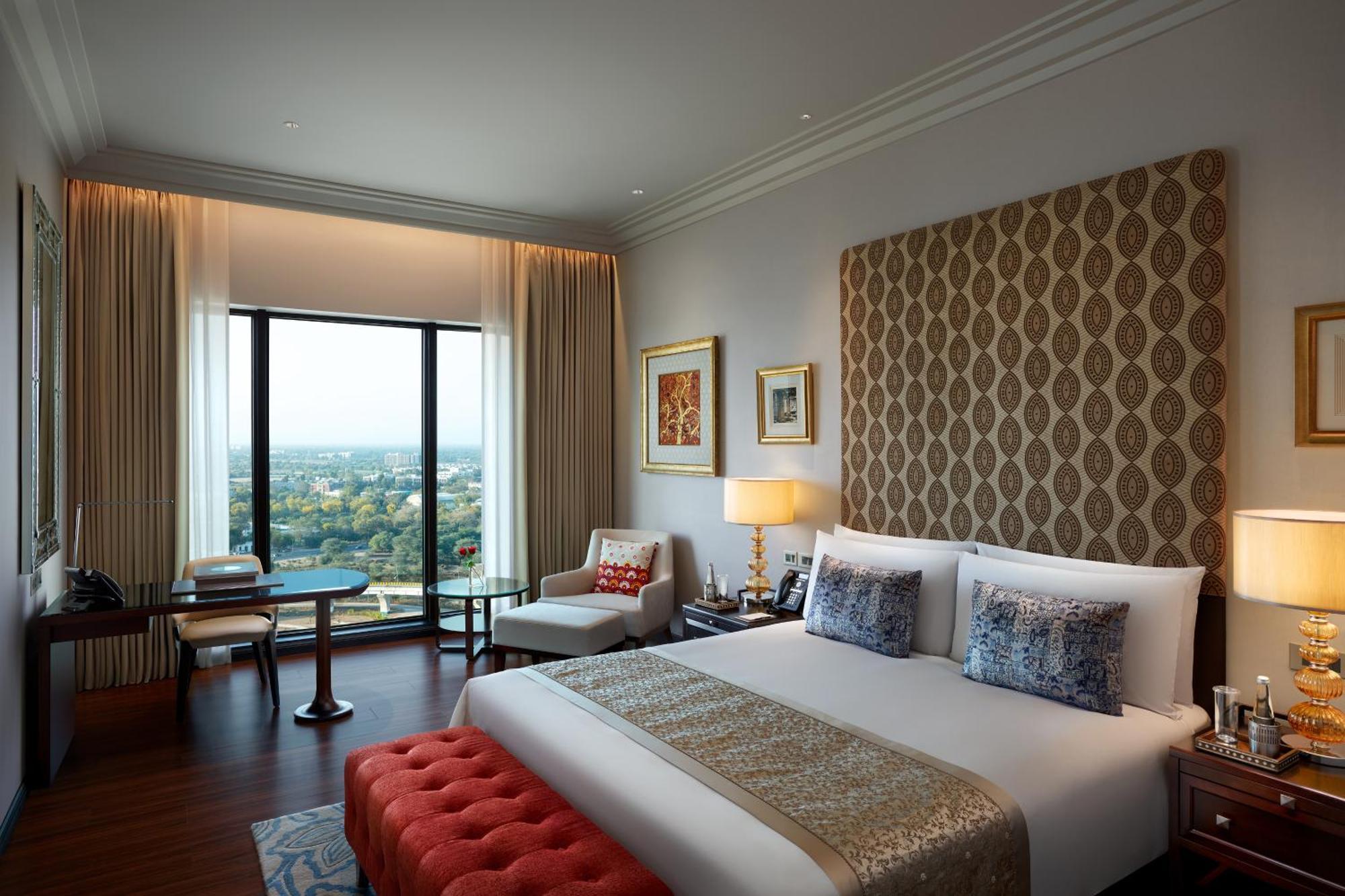 The Leela Gandhinagar Hotel Buitenkant foto