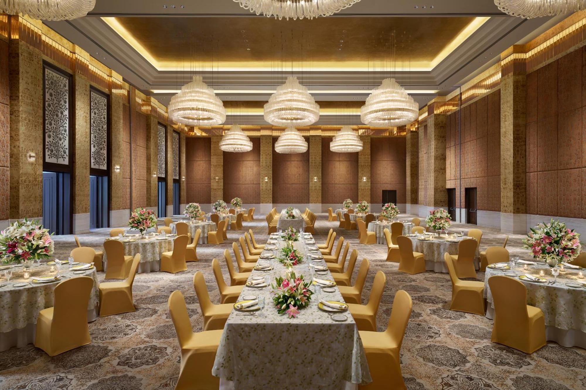 The Leela Gandhinagar Hotel Buitenkant foto