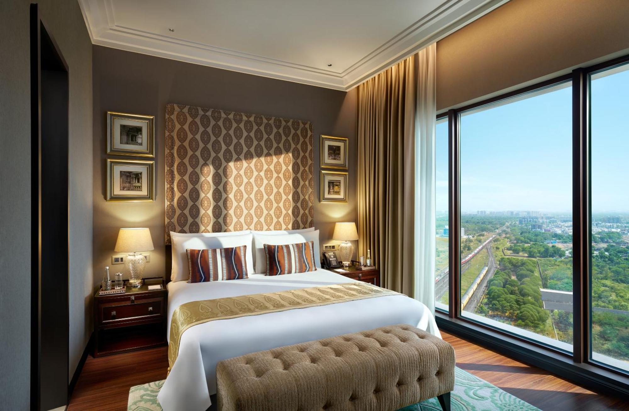 The Leela Gandhinagar Hotel Buitenkant foto