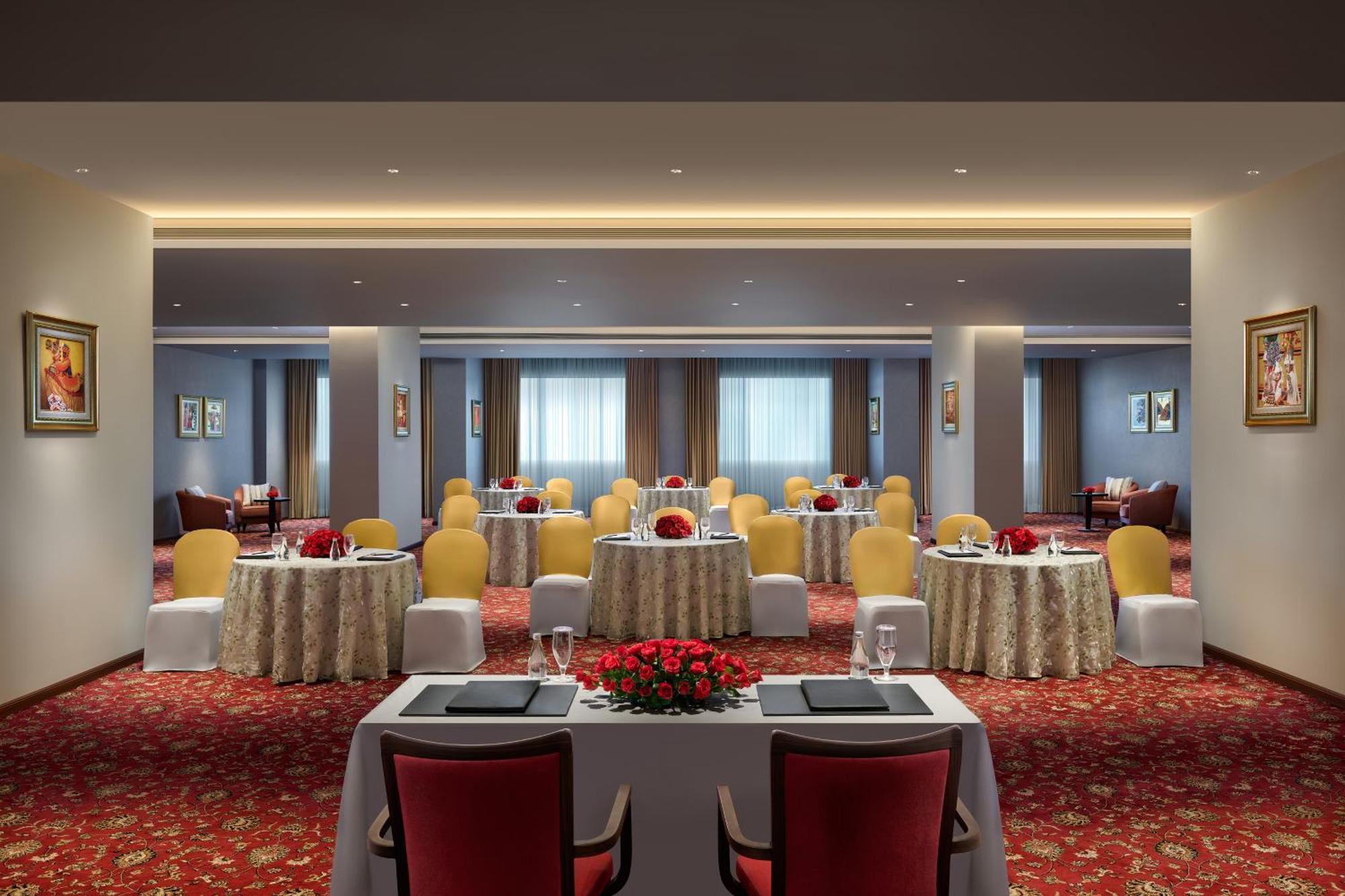 The Leela Gandhinagar Hotel Buitenkant foto