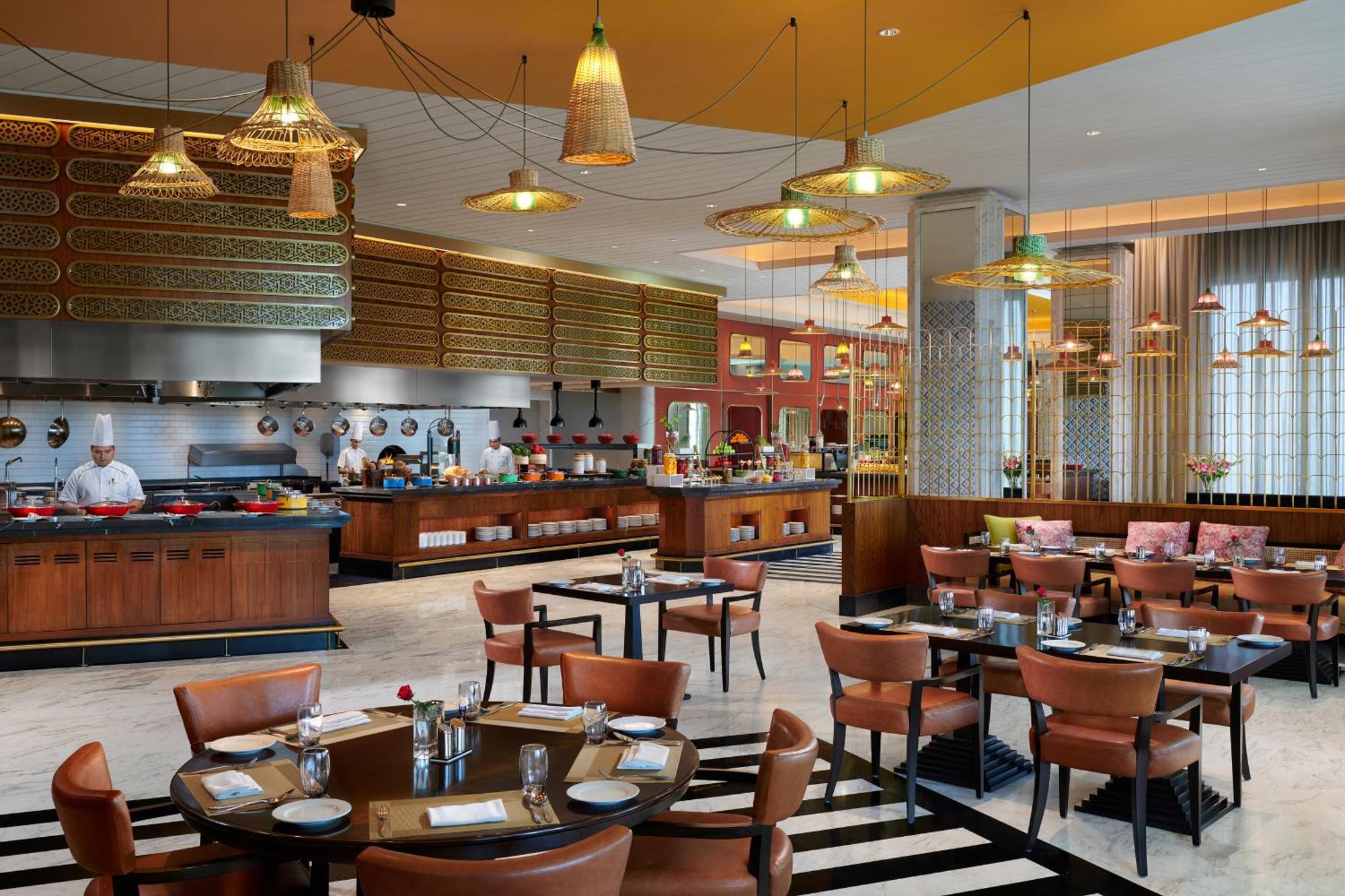 The Leela Gandhinagar Hotel Buitenkant foto