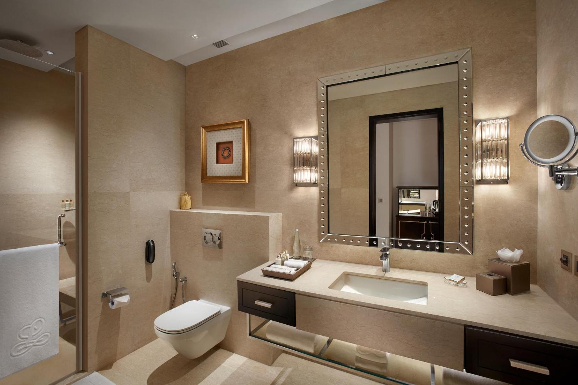 The Leela Gandhinagar Hotel Buitenkant foto