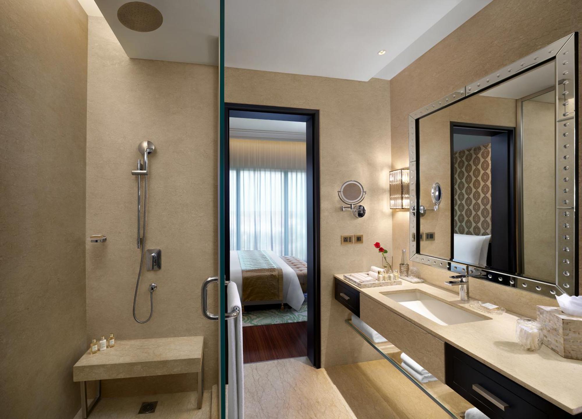 The Leela Gandhinagar Hotel Buitenkant foto